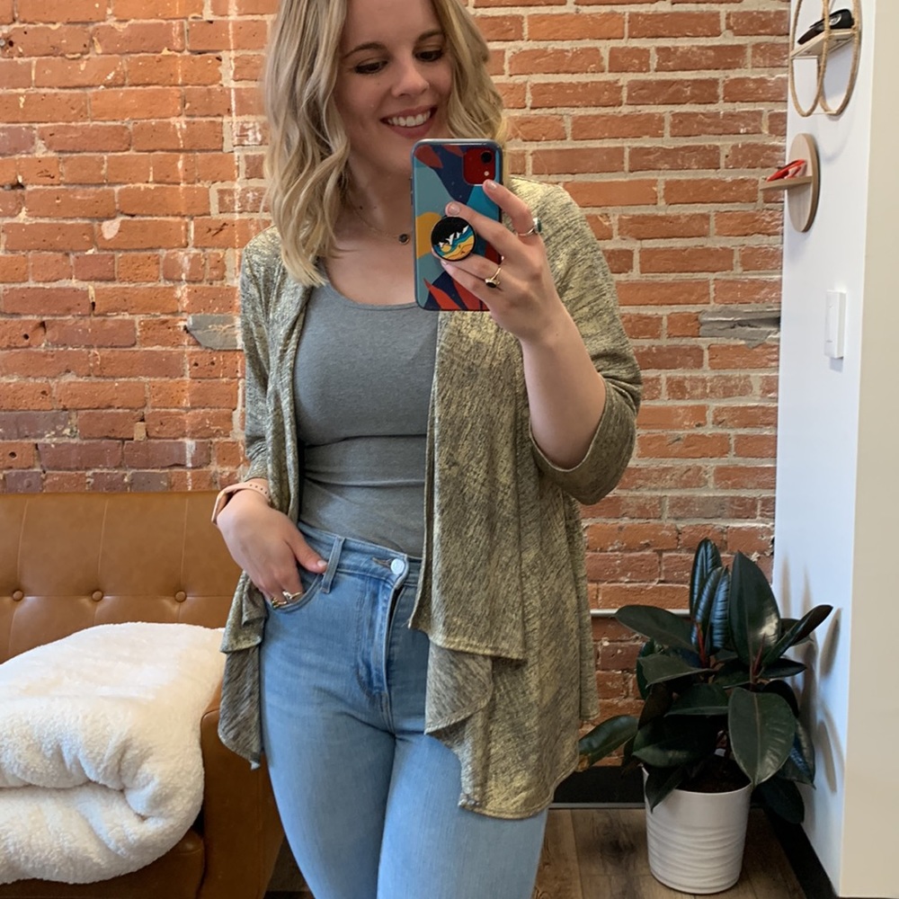 🤍 Chico’s Gold & Silver Open Front Cardigan